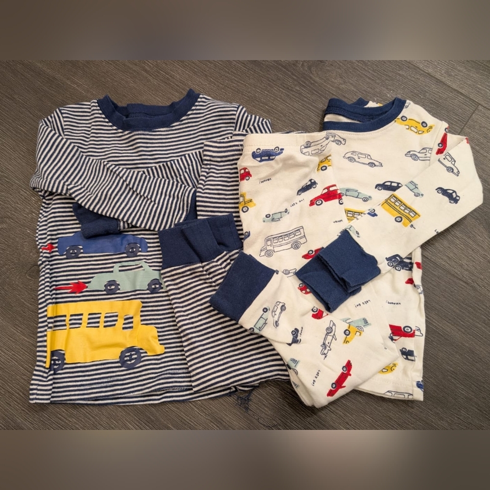 Carter's pajamas set lot of 2